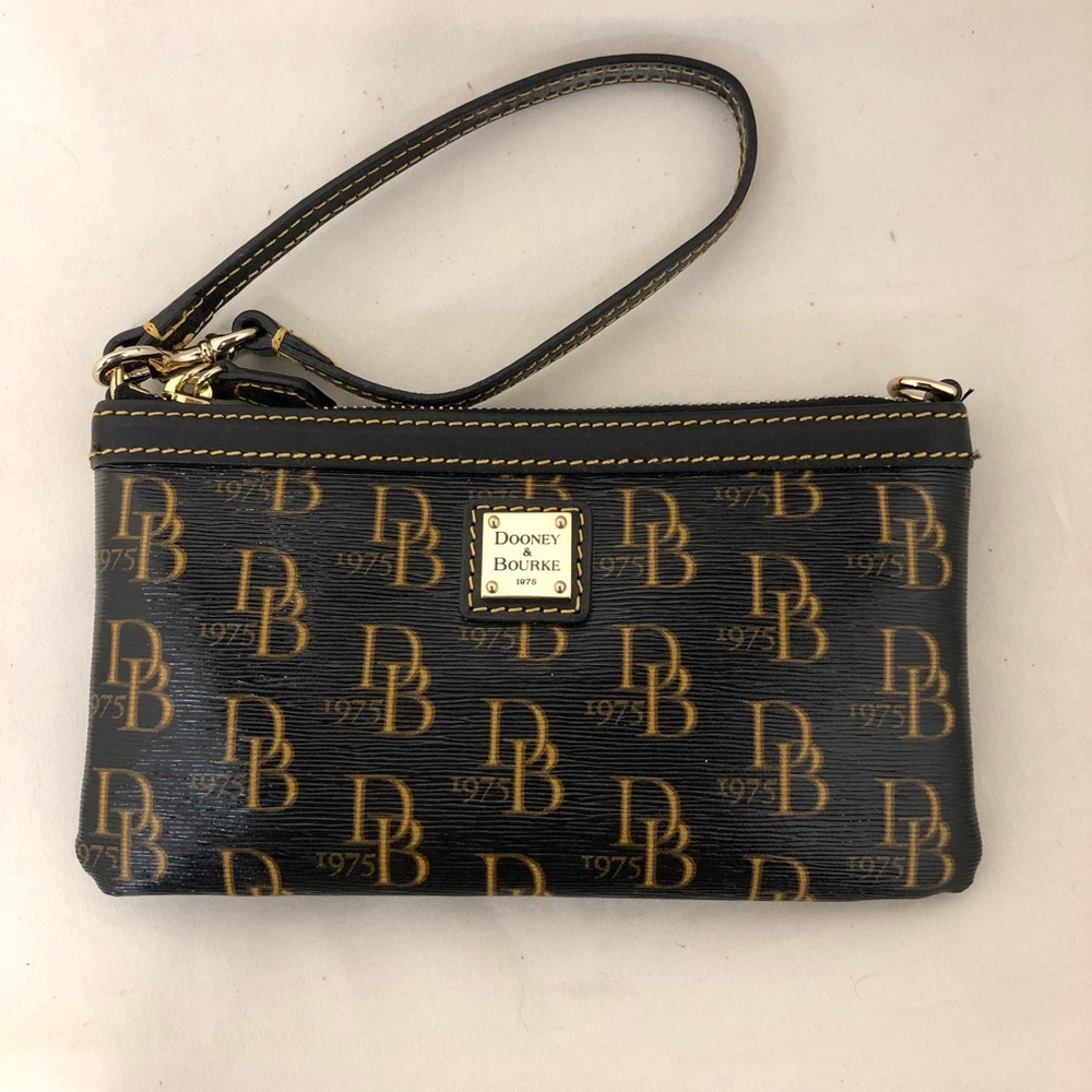 NWOT Dooney and Bourke Signature Logo Wristlet Wallet